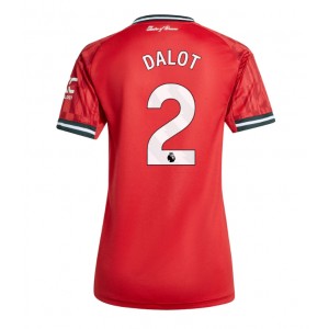 Manchester United Diogo Dalot #2 Jalkapallovaatteet Naisten Kotipaita 2025-26 Lyhythihainen